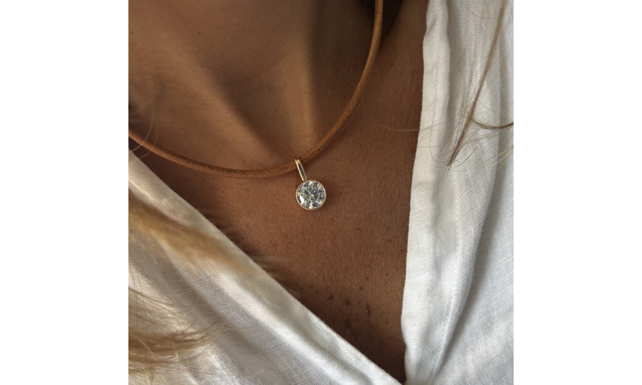 Pingente Cristal Encaixe Banho de Ouro 18k ou Ródio Branco.