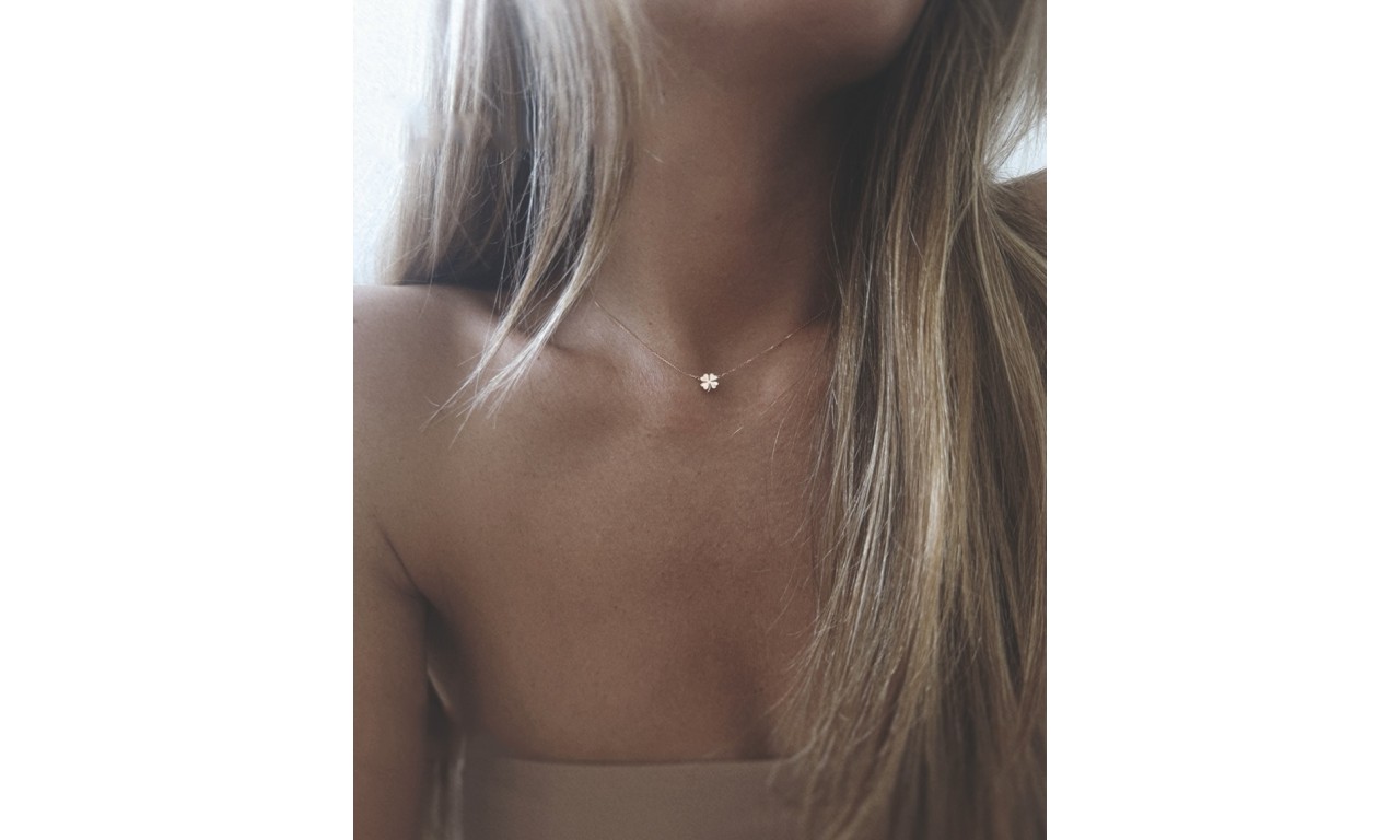 Colar Trevo Liso Banho de Ouro 18k.
