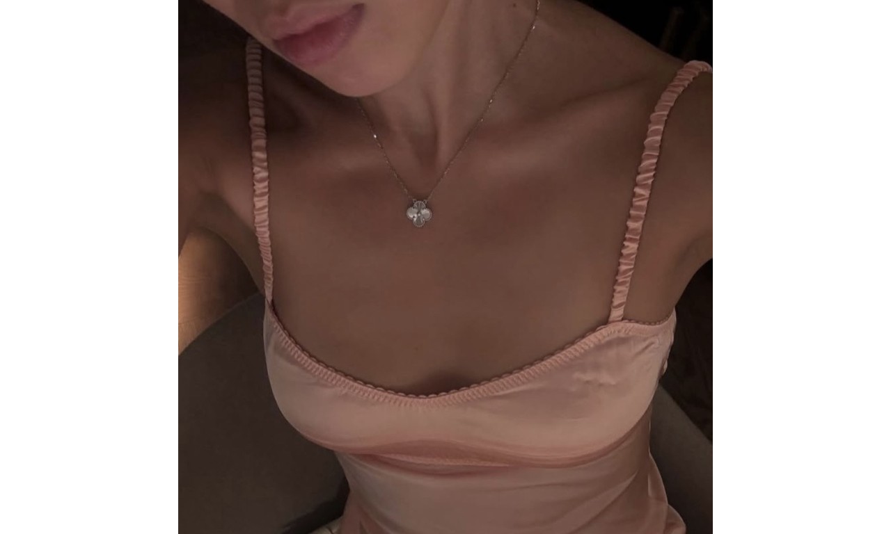 Colar Trevo Anatômico Banho de Ouro 18k.