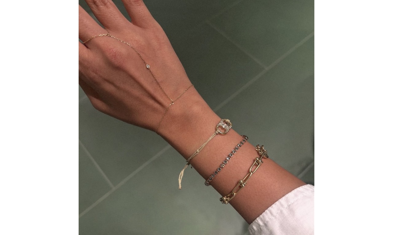 Pulseira Lacre Cravejado Fio Champanhe Banho de Ouro 18k.