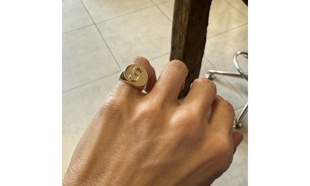 Anel de Dedinho Inicial Trançado Banho de Ouro 18k ou Ródio Branco.