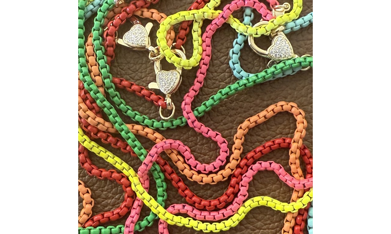 Colar Corrente Esmaltada Fecho Micro Cravação Banho de Ouro 18k.