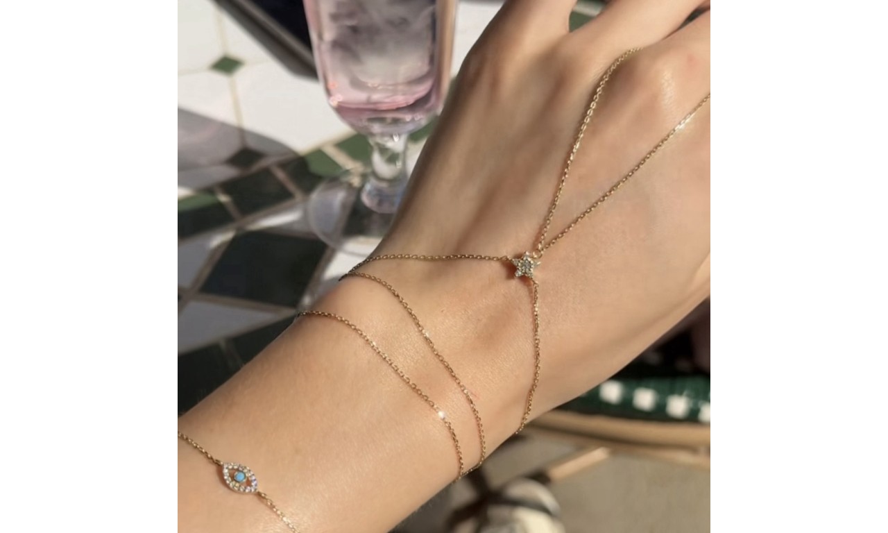 Pulseira de Mão Estrela Banho de Ouro 18k.