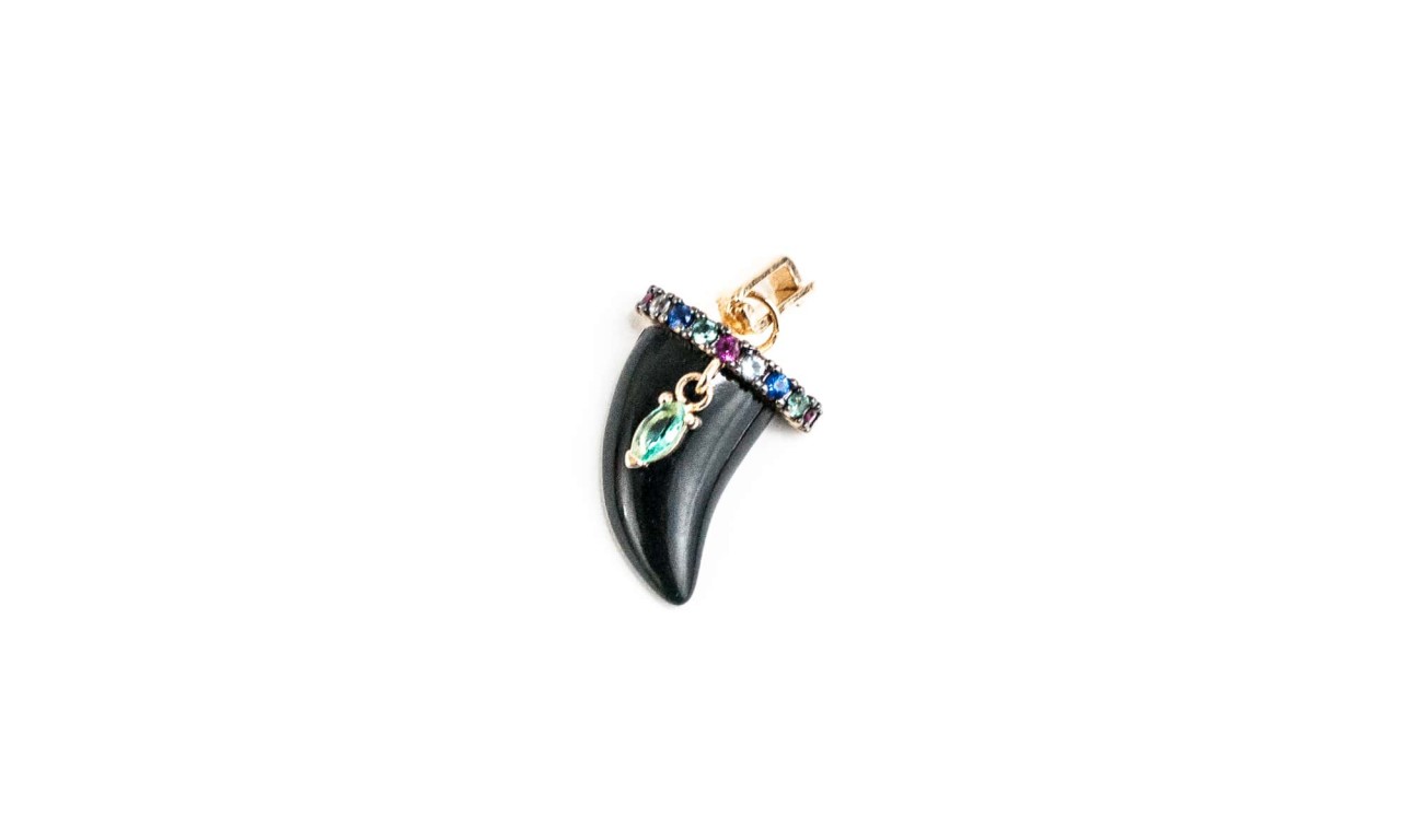 Pingente Dente Charm Preto Banho de Ouro 18k.